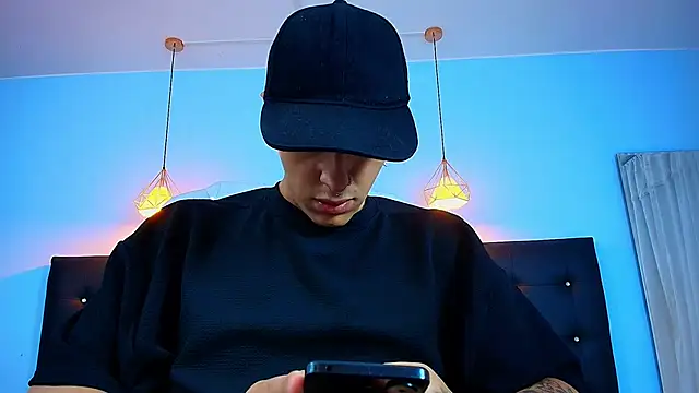 Lobo 17  online show from January 31, 4:14 am