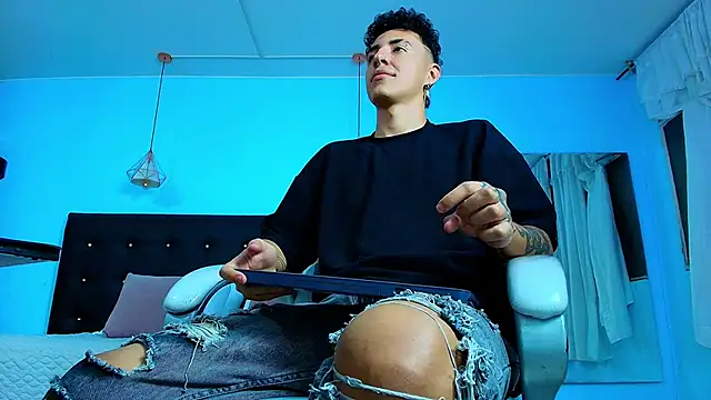 Lobo 17  online show from February 9, 8:22 am