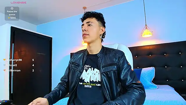 Lobo 17  online show from February 13, 4:00 am