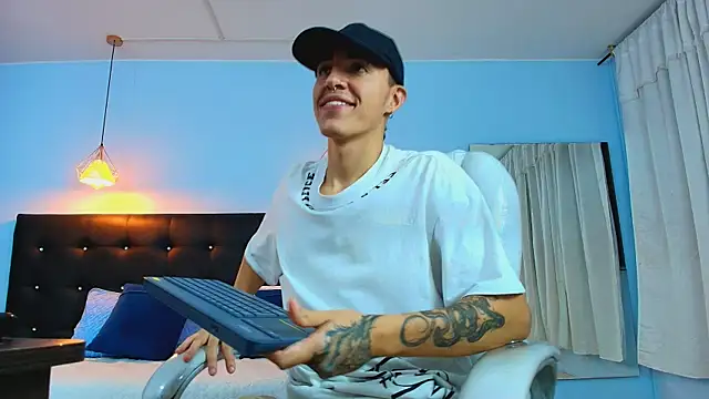 Lobo 17  online show from March 1, 3:53 am