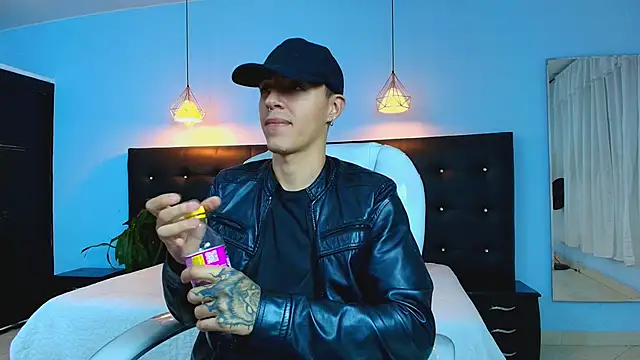 Lobo 17  online show from March 6, 3:24 am