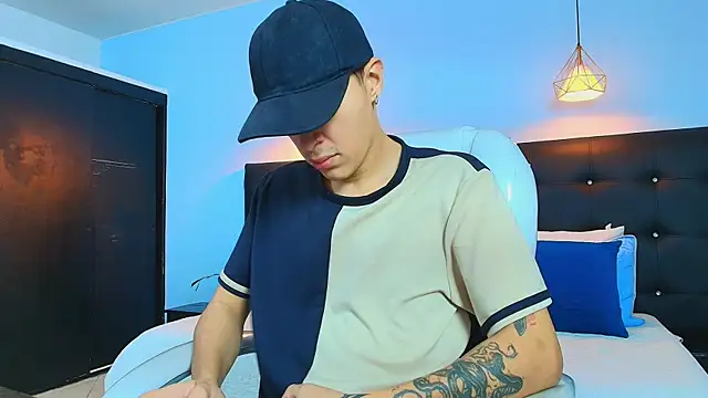 Lobo 17  online show from March 11, 4:21 am