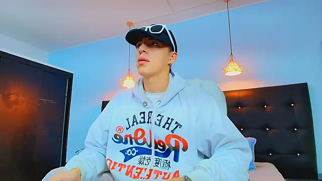 Lobo 17  online show from March 12, 3:46 am