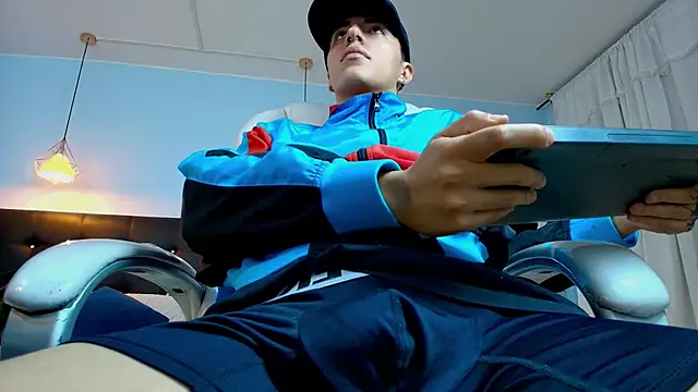 Lobo 17  online show from March 14, 7:59 am