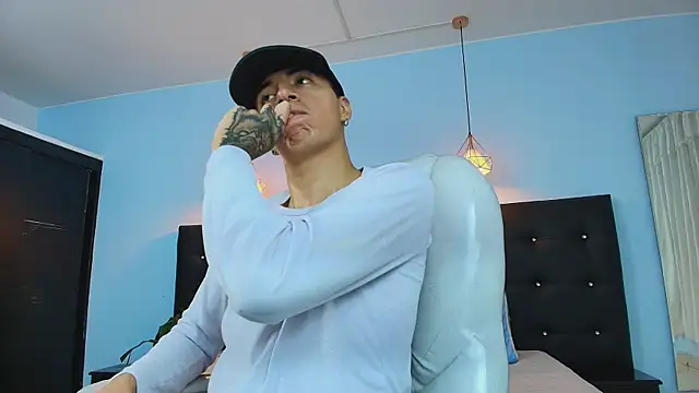 Lobo 17  online show from March 18, 2:58 am