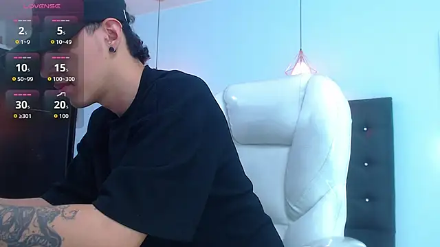 Lobo 17  online show from October 4, 4:32 am