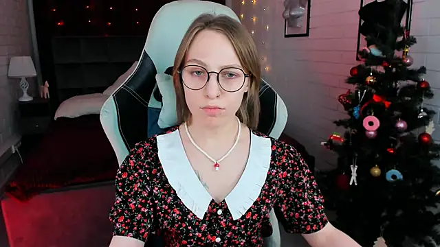 Snapshot of AphexQueen chatting on December 20, 1:11 pm AphexQueen online show from December 20, 1:11 pm