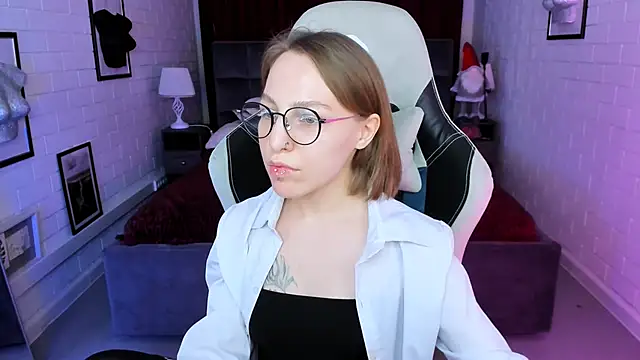 Snapshot of AphexQueen chatting on January 11, 1:11 pm AphexQueen online show from January 11, 1:11 pm