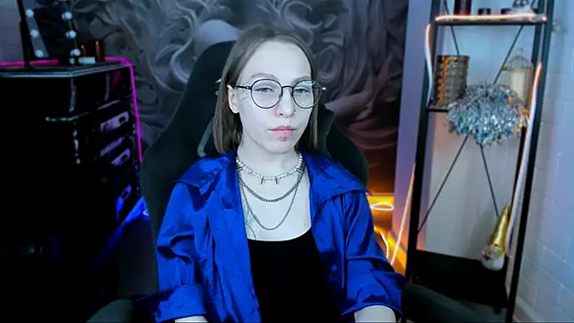 Snapshot of AphexQueen chatting on January 24, 12:20 pm AphexQueen online show from January 24, 12:20 pm