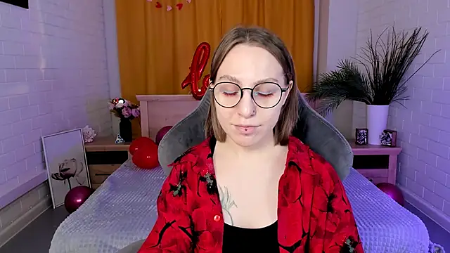 Snapshot of AphexQueen chatting on February 12, 1:06 pm AphexQueen online show from February 12, 1:06 pm