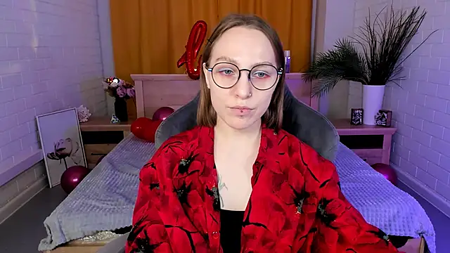 Snapshot of AphexQueen chatting on February 12, 4:11 pm AphexQueen online show from February 12, 4:11 pm