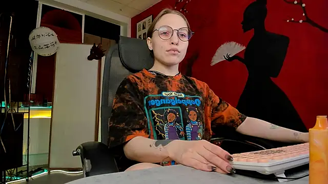 Snapshot of AphexQueen chatting on February 18, 3:32 pm AphexQueen online show from February 18, 3:32 pm