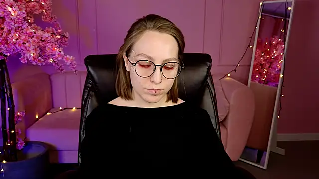 Snapshot of AphexQueen chatting on March 7, 4:22 pm AphexQueen online show from March 7, 4:22 pm