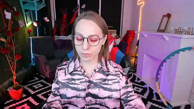 Snapshot of AphexQueen chatting on March 11, 9:13 am AphexQueen online show from March 11, 9:13 am