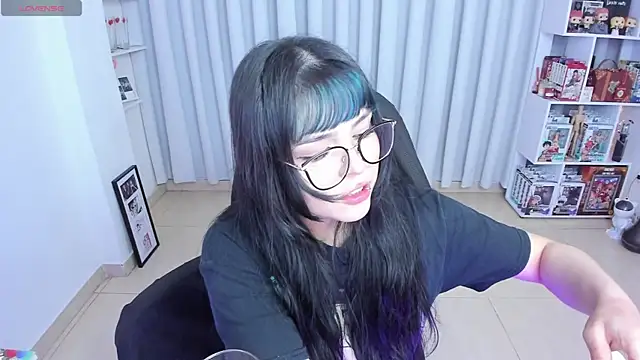 Snapshot of misshoneyxxx chatting on June 16, 4:04 am misshoneyxxx online show from June 16, 4:04 am