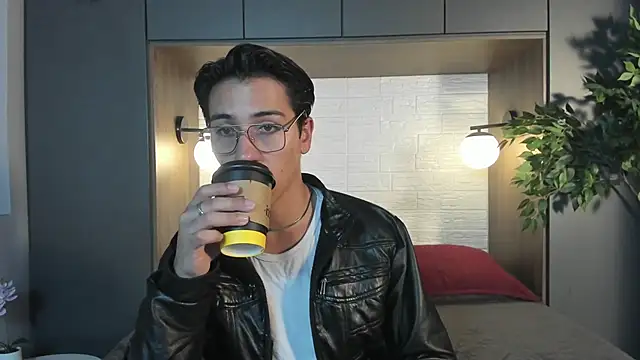 Snapshot of Andy_Joy_ chatting on June 14, 11:45 am Andy Joy online show from June 14, 11:45 am
