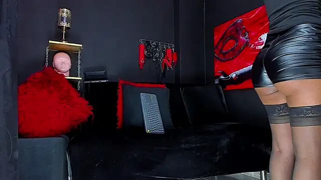 Coralinstone online show from December 15, 7:40 pm