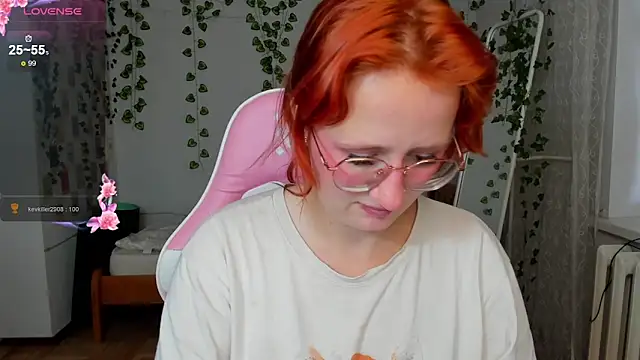 Snapshot of KrisTyBooBsin chatting on October 1, 8:42 am KrisTyBooBsin online show from October 1, 8:42 am