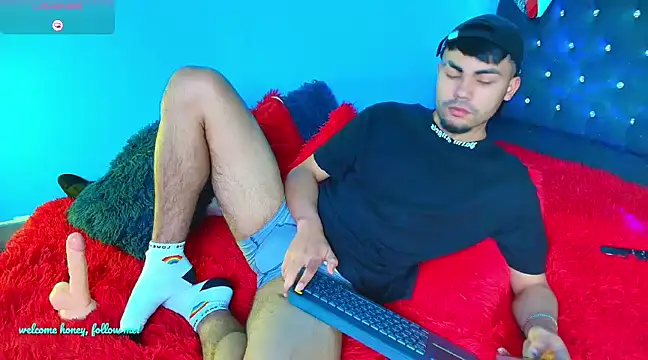 Snapshot of kalivan_voinesscu chatting on December 6, 5:42 am kalivan voinesscu online show from December 6, 5:42 am