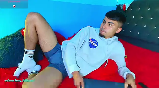 Snapshot of kalivan_voinesscu chatting on December 7, 4:42 am kalivan voinesscu online show from December 7, 4:42 am