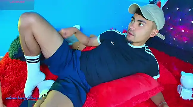 Snapshot of kalivan_voinesscu chatting on December 10, 9:00 pm kalivan voinesscu online show from December 10, 9:00 pm