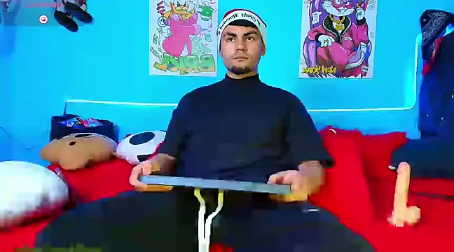 Snapshot of kalivan_voinesscu chatting on December 16, 6:10 am kalivan voinesscu online show from December 16, 6:10 am