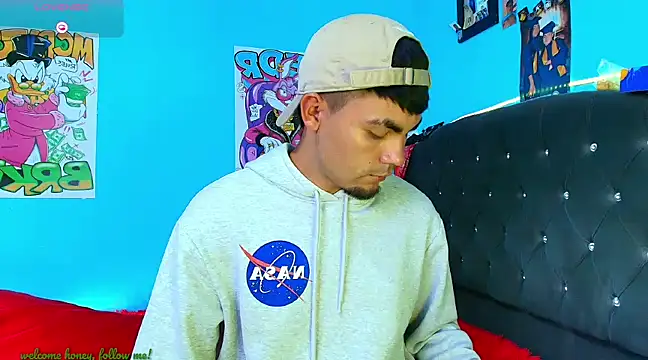 Snapshot of kalivan_voinesscu chatting on January 12, 6:06 am kalivan voinesscu online show from January 12, 6:06 am