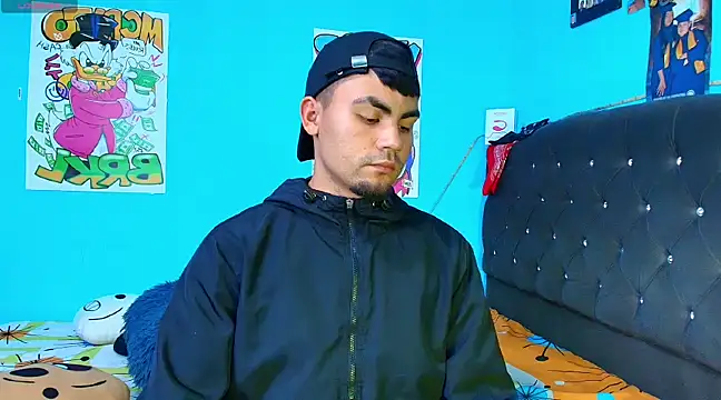 Snapshot of kalivan_voinesscu chatting on February 7, 6:45 am kalivan voinesscu online show from February 7, 6:45 am