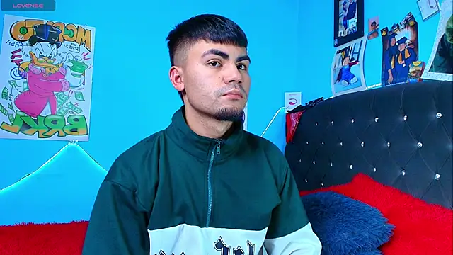 Snapshot of kalivan_voinesscu chatting on March 10, 7:21 am kalivan voinesscu online show from March 10, 7:21 am