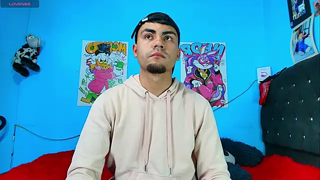 Snapshot of kalivan_voinesscu chatting on March 13, 8:26 am kalivan voinesscu online show from March 13, 8:26 am