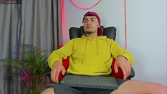 Snapshot of kalivan_voinesscu chatting on September 19, 8:38 am kalivan voinesscu online show from September 19, 8:38 am