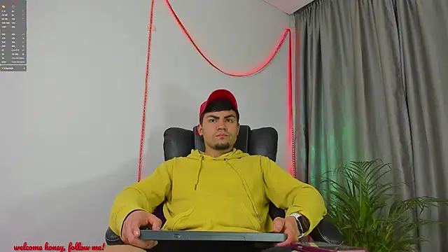 Snapshot of kalivan_voinesscu chatting on October 6, 5:27 am kalivan voinesscu online show from October 6, 5:27 am