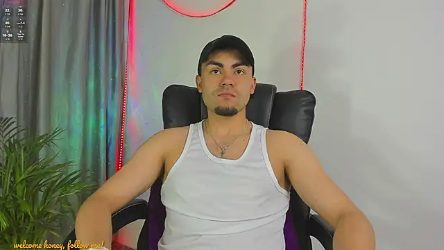 Snapshot of kalivan_voinesscu chatting on November 11, 6:24 am kalivan voinesscu online show from November 11, 6:24 am