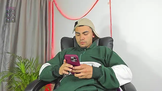 Snapshot of kalivan_voinesscu chatting on November 29, 8:39 am kalivan voinesscu online show from November 29, 8:39 am