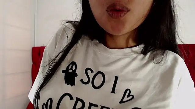 Snapshot of CarolineBrunx chatting on February 15, 8:11 pm CarolineBrunx online show from February 15, 8:11 pm