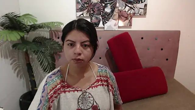 Snapshot of CarolineBrunx chatting on March 7, 4:02 am CarolineBrunx online show from March 7, 4:02 am
