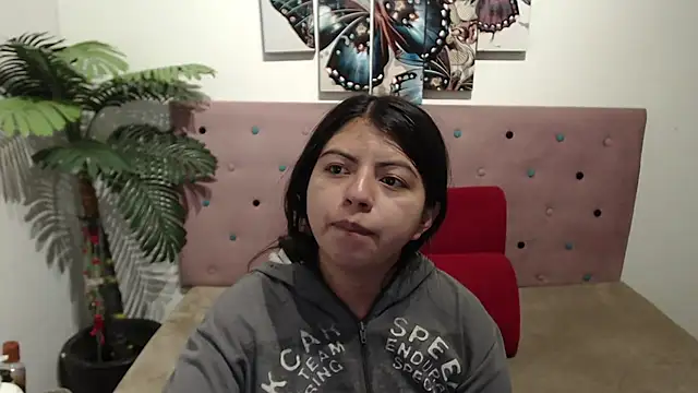 Snapshot of CarolineBrunx chatting on March 10, 5:29 pm CarolineBrunx online show from March 10, 5:29 pm