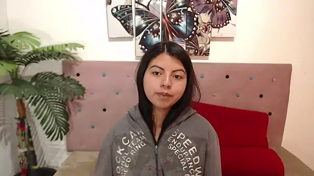 Snapshot of CarolineBrunx chatting on March 10, 8:34 pm CarolineBrunx online show from March 10, 8:34 pm