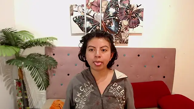 Snapshot of CarolineBrunx chatting on March 11, 7:15 am CarolineBrunx online show from March 11, 7:15 am