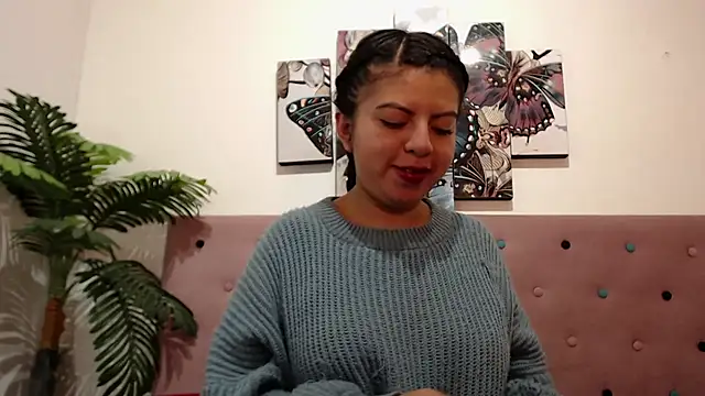 Snapshot of CarolineBrunx chatting on March 13, 11:30 am CarolineBrunx online show from March 13, 11:30 am