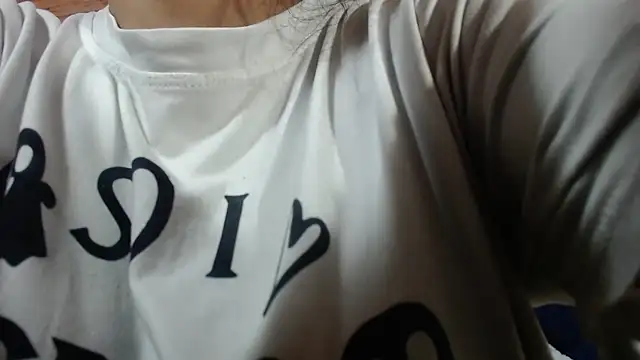 Snapshot of CarolineBrunx chatting on November 11, 5:07 am CarolineBrunx online show from November 11, 5:07 am