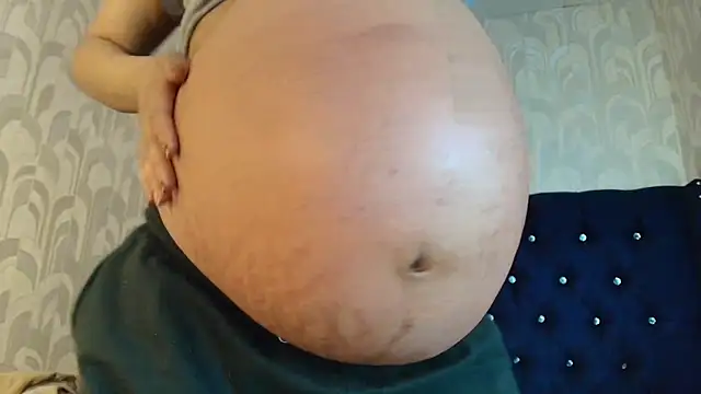 CarolineBrunx online show from April 21, 11:18 pm