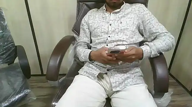 Snapshot of Ishan003 chatting on December 7, 6:10 am Ishan003 online show from December 7, 6:10 am