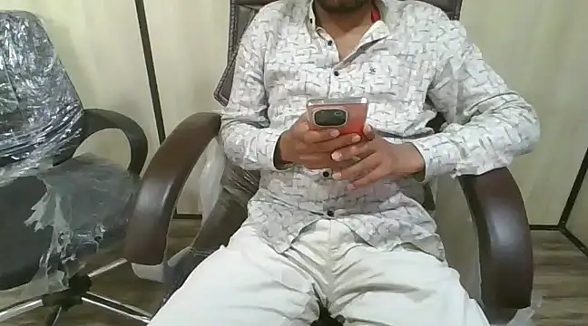 Snapshot of Ishan003 chatting on December 7, 10:23 am Ishan003 online show from December 7, 10:23 am