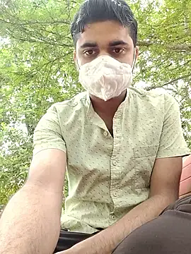 Snapshot of Ishan003 chatting on April 28, 2:49 am Ishan003 online show from April 28, 2:49 am