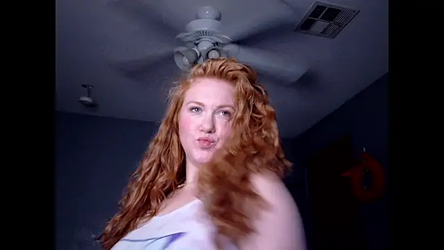 Snapshot of Scarlettredff chatting on October 10, 3:05 am Scarlettredff online show from October 10, 3:05 am