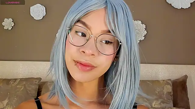 KimHiltton online show from March 5, 2:14 am