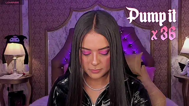 SoffiQueen online show from April 25, 2:47 pm