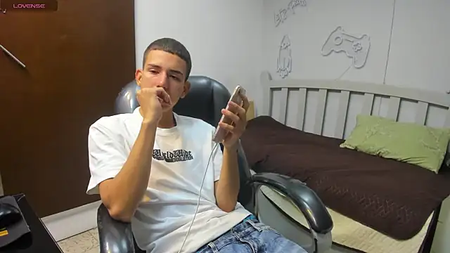 Snapshot of JackSwan18 chatting on September 28, 4:29 am JackSwan18 online show from September 28, 4:29 am