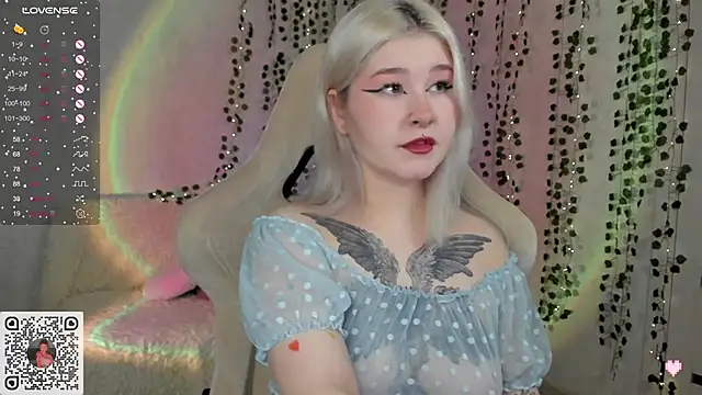 Snapshot of chillycharm chatting on January 22, 12:06 am chillycharm online show from January 22, 12:06 am